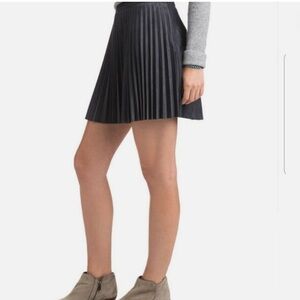 Vineyard Vines Faux Suede Mini Pleated Skirt | Charcoal Gray | 10